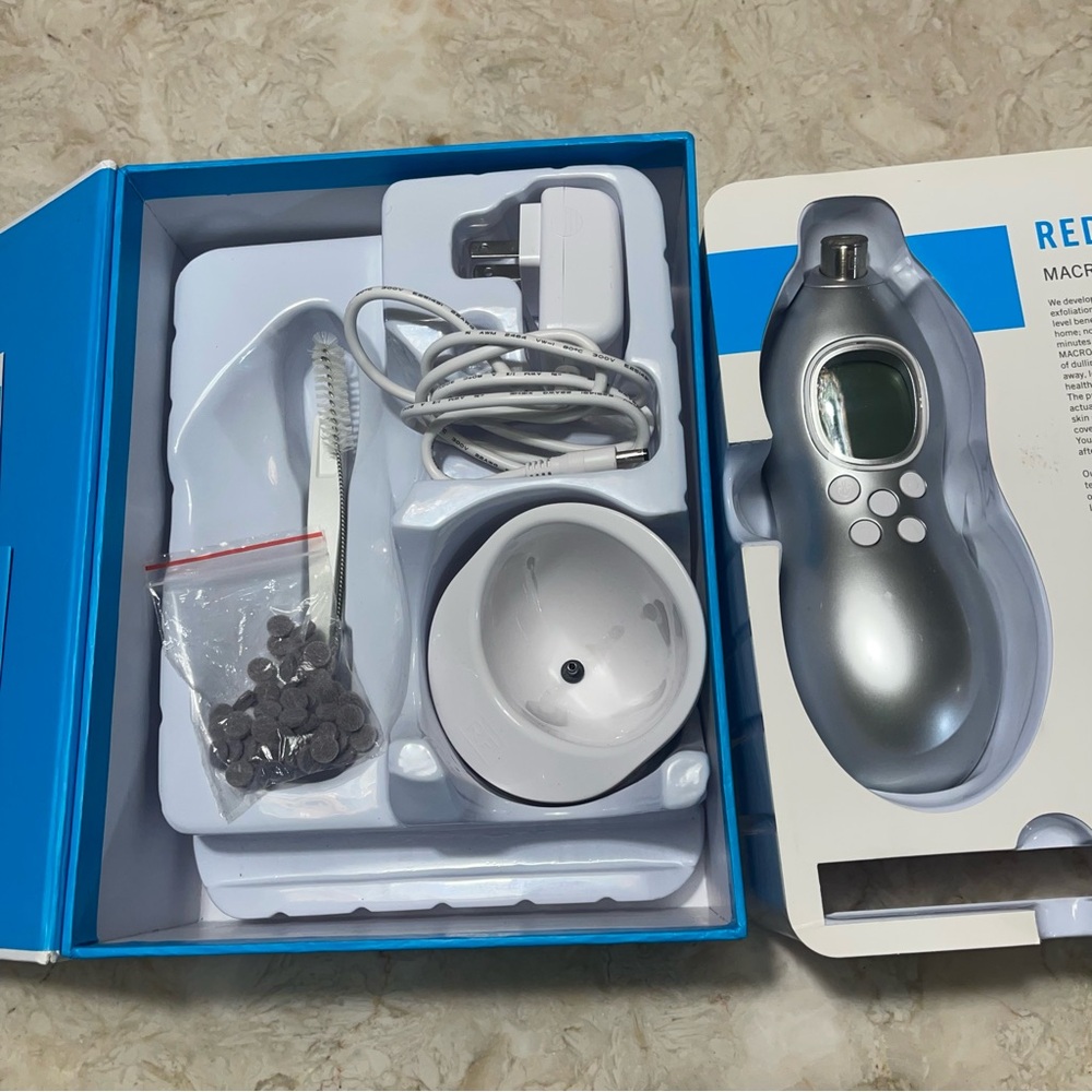 Rodan + Fields Redefine Macro Exfoliator in box